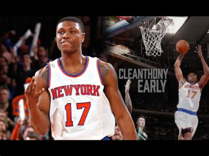 Cleanthony Early trying to pass