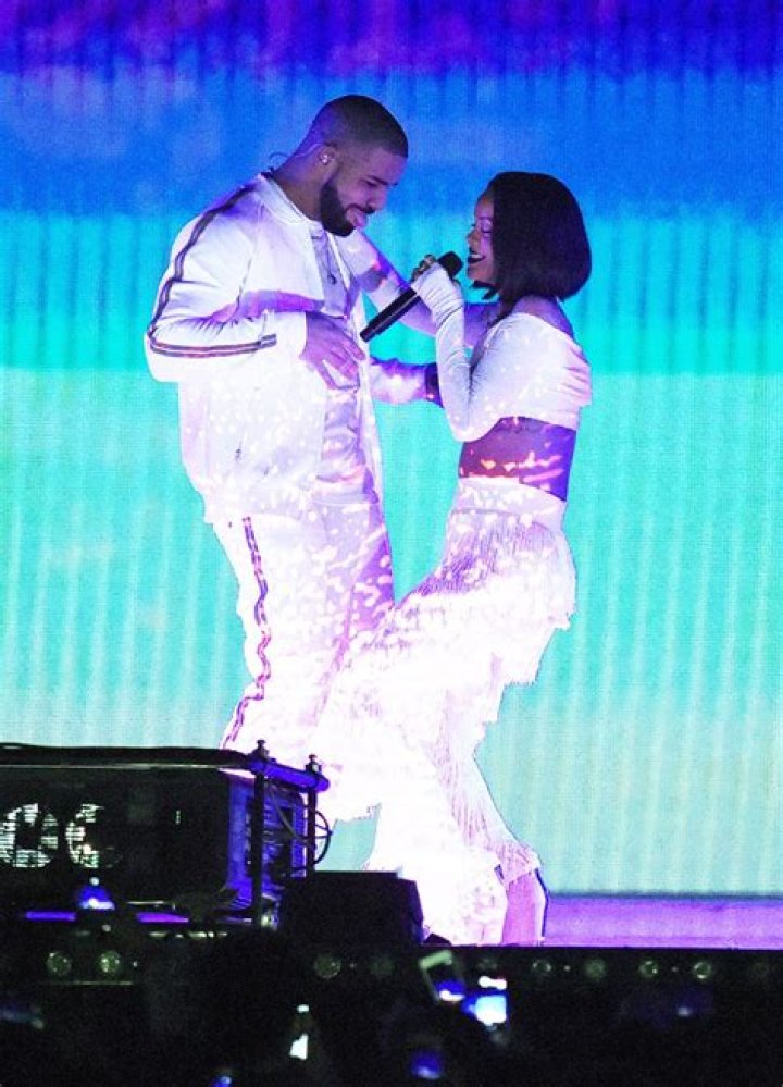 Drake Rihanna PDA