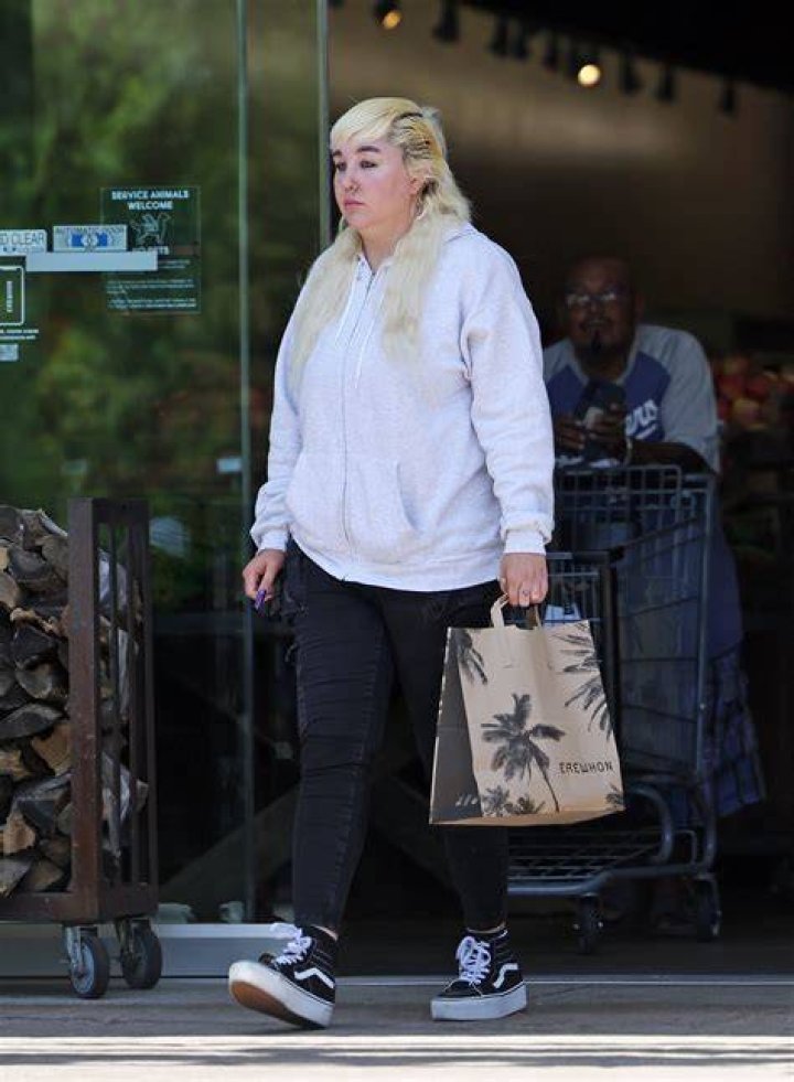 *EXCLUSIVE* Calabasas, CA - Kim Kardashian, Khloe Kardashian, and Scott Disick go to lunch together at Plata Taqueria & Cantina in Calabasas.Pictured: Khloe KardashianBACKGRID USA 28 MAY 2019 BYLINE MUST READ: JACK / BACKGRIDUSA: +1 310 798 9111 / : +44 208 344 2007 / *UK Clients - Pictures Containing ChildrenPlease Pixelate Face Prior To Publication*