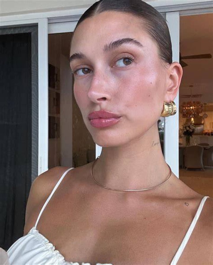 EXCLUSIVE: Hailey Baldwin shows off her abs in a black string bikini in Miami. 08 Jun 2018 Pictured: Hailey Baldwin. Photo credit: MEGA TheMegaAgency.com +1 888 505 6342 (Mega Agency TagID: MEGA236697_002.jpg) [Photo via Mega Agency]