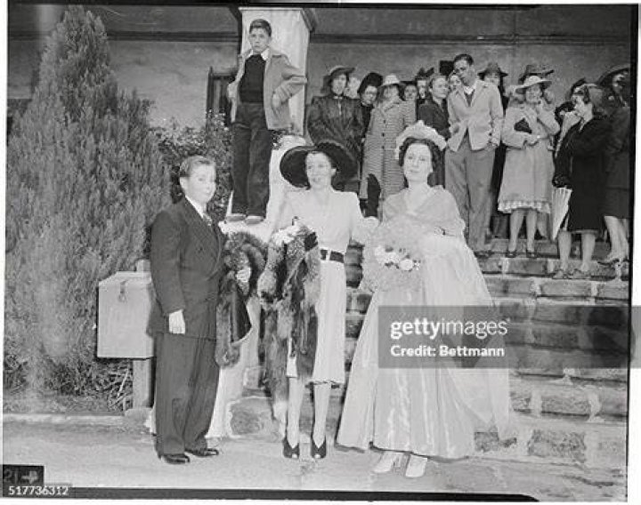 Gloria Vanderbilt & Barbara Walters