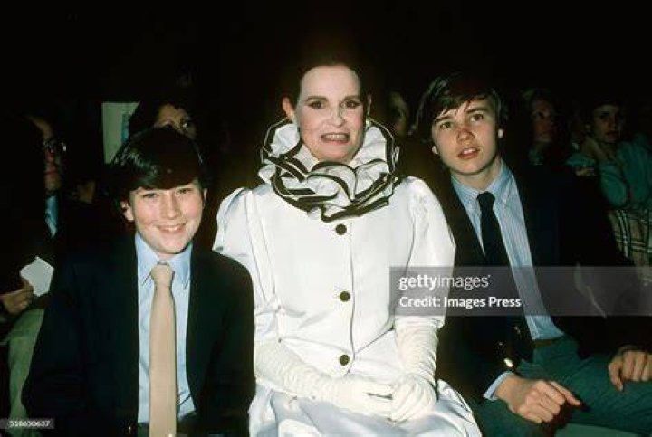 Gloria Vanderbilt & Sons