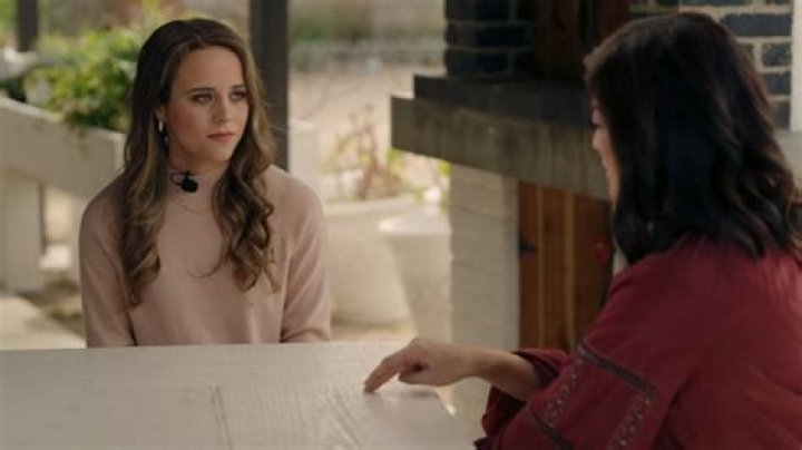Jinger Duggar in a scene with Jeremy Vuolo