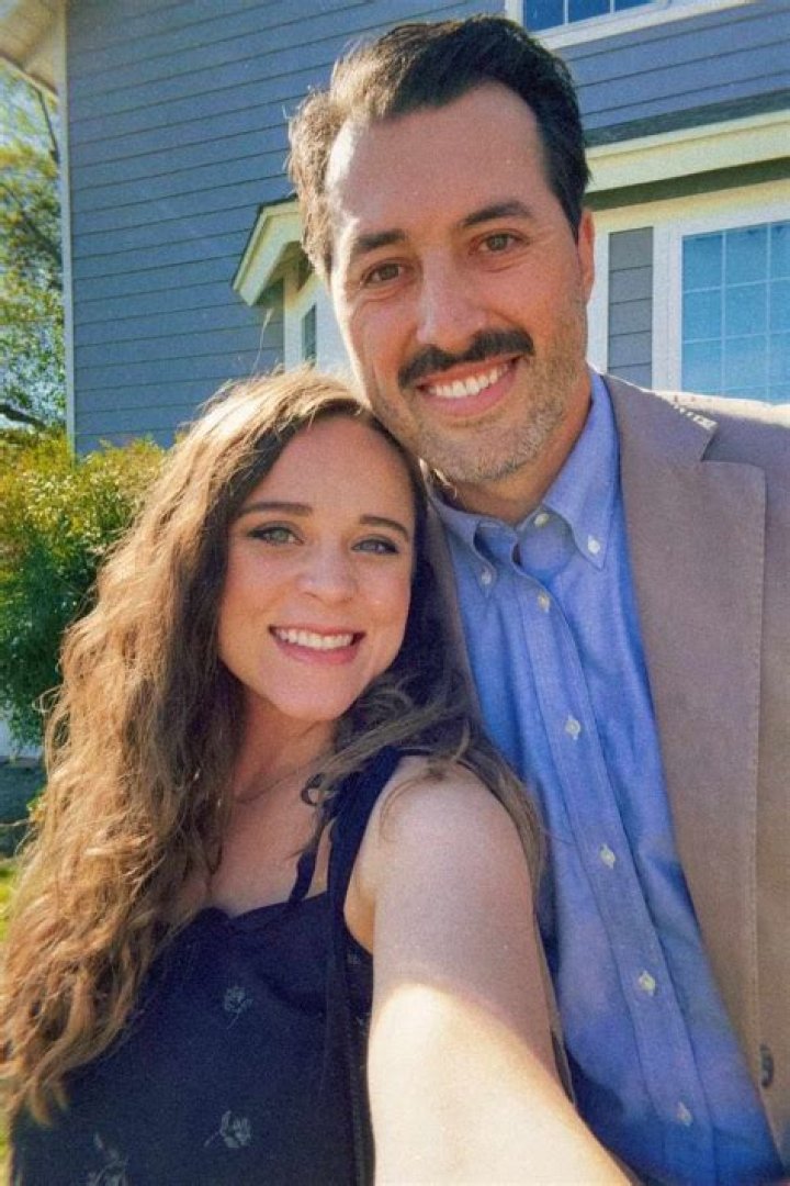Jinger Duggar out with her family