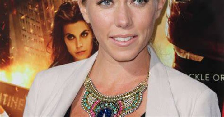 Kendra Wilkinson Breast Implants Removed