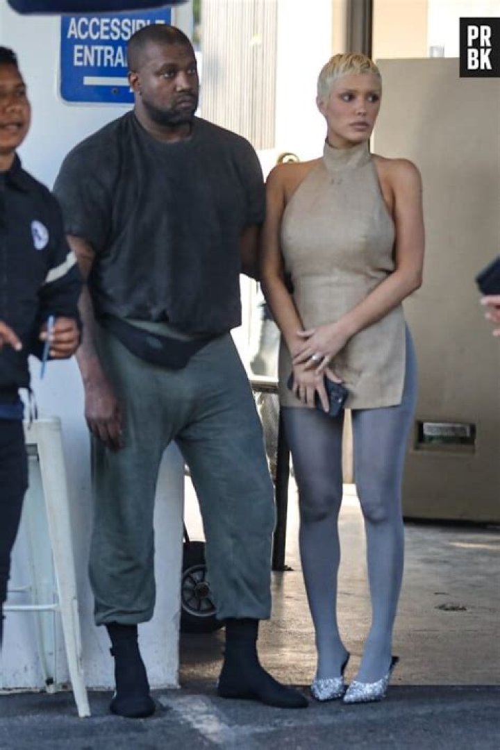 Santa Monica, CA - Kanye West better known as Ye, 45, is spotted leaving Italian restaurant Giorgio Baldi after having dinner with singer Ray J in tow and a few other friends in Santa Monica. Pictured: Kanye West BACKGRID USA 27 NOVEMBER 2022 BYLINE MUST READ: TPG / BACKGRID USA: +1 310 798 9111 / UK: +44 208 344 2007 / *UK Clients - Pictures Containing Children Please Pixelate Face Prior To Publication*
